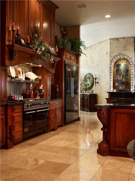 Lewis_home_16380f__medium_