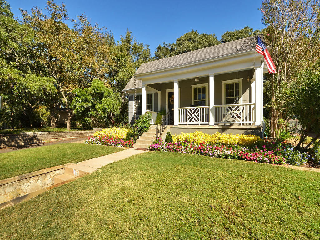 700_e_43rd_st-mls_size-002-exterior_front_002-1024x768-72dpi
