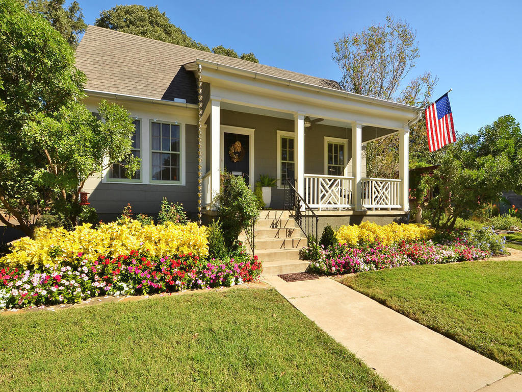 700_e_43rd_st-mls_size-003-exterior_front_003-1024x768-72dpi