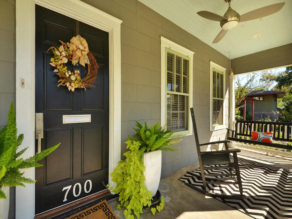 700_e_43rd_st-mls_size-004-exterior_front_004-1024x768-72dpi