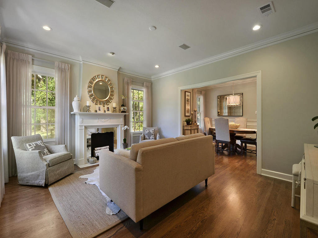 700_e_43rd_st-mls_size-011-formal_area_002-1024x768-72dpi