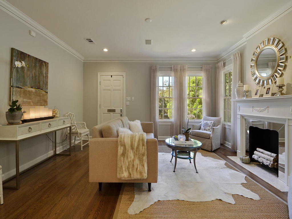 700_e_43rd_st-mls_size-010-formal_area_001-1024x768-72dpi