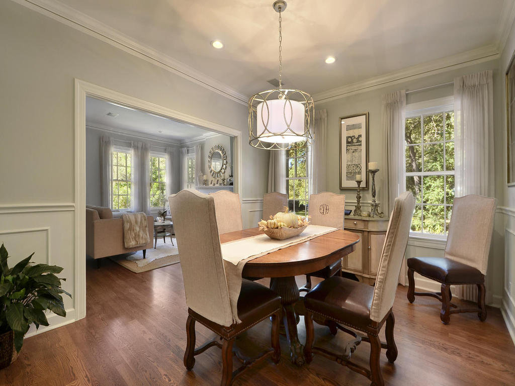 700_e_43rd_st-mls_size-012-formal_dining_001-1024x768-72dpi