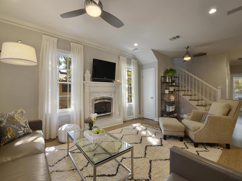 700_e_43rd_st-mls_size-005-family_001-1024x768-72dpi