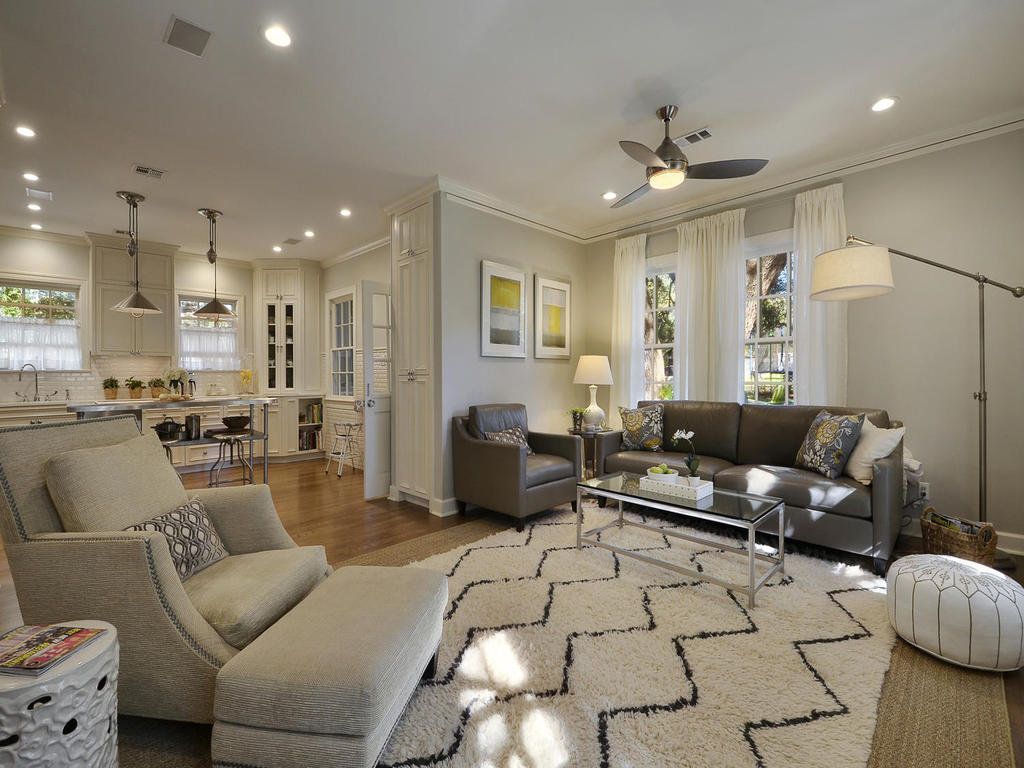 700_e_43rd_st-mls_size-006-family_002-1024x768-72dpi