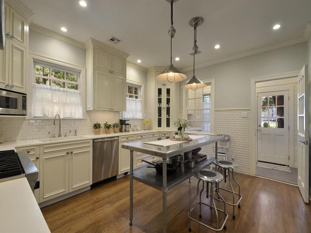 700_e_43rd_st-mls_size-017-kitchen_and_breakfast_002-1024x768-72dpi
