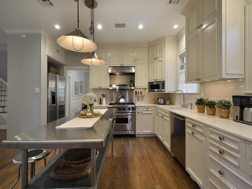 700_e_43rd_st-mls_size-018-kitchen_and_breakfast_003-1024x768-72dpi