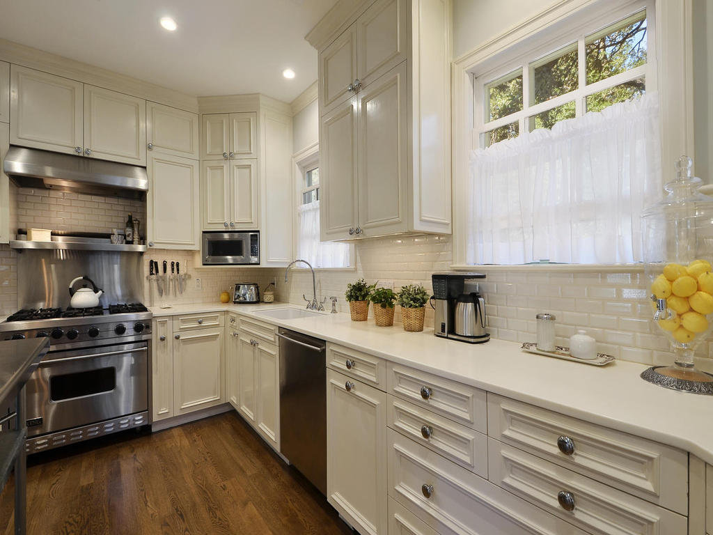 700_e_43rd_st-mls_size-019-kitchen_and_breakfast_004-1024x768-72dpi
