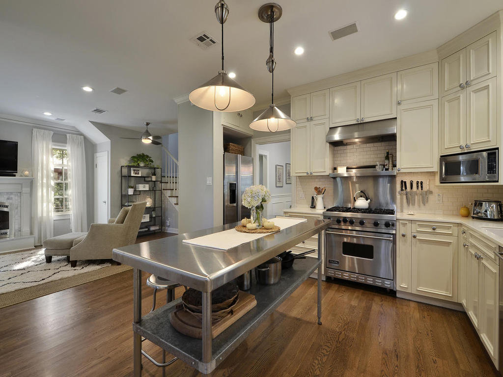 700_e_43rd_st-mls_size-020-kitchen_and_breakfast_005-1024x768-72dpi