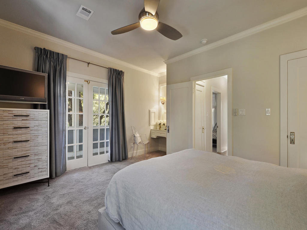 700_e_43rd_st-mls_size-023-master_002-1024x768-72dpi