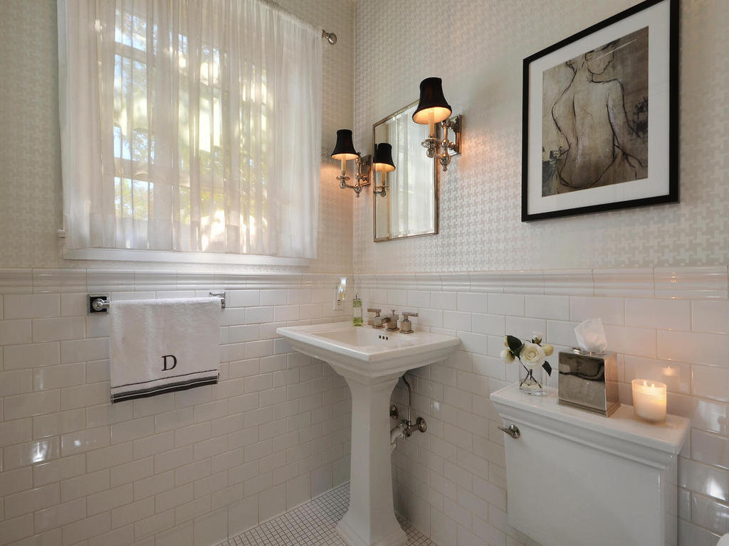 700_e_43rd_st-mls_size-028-other_bath_001-1024x768-72dpi