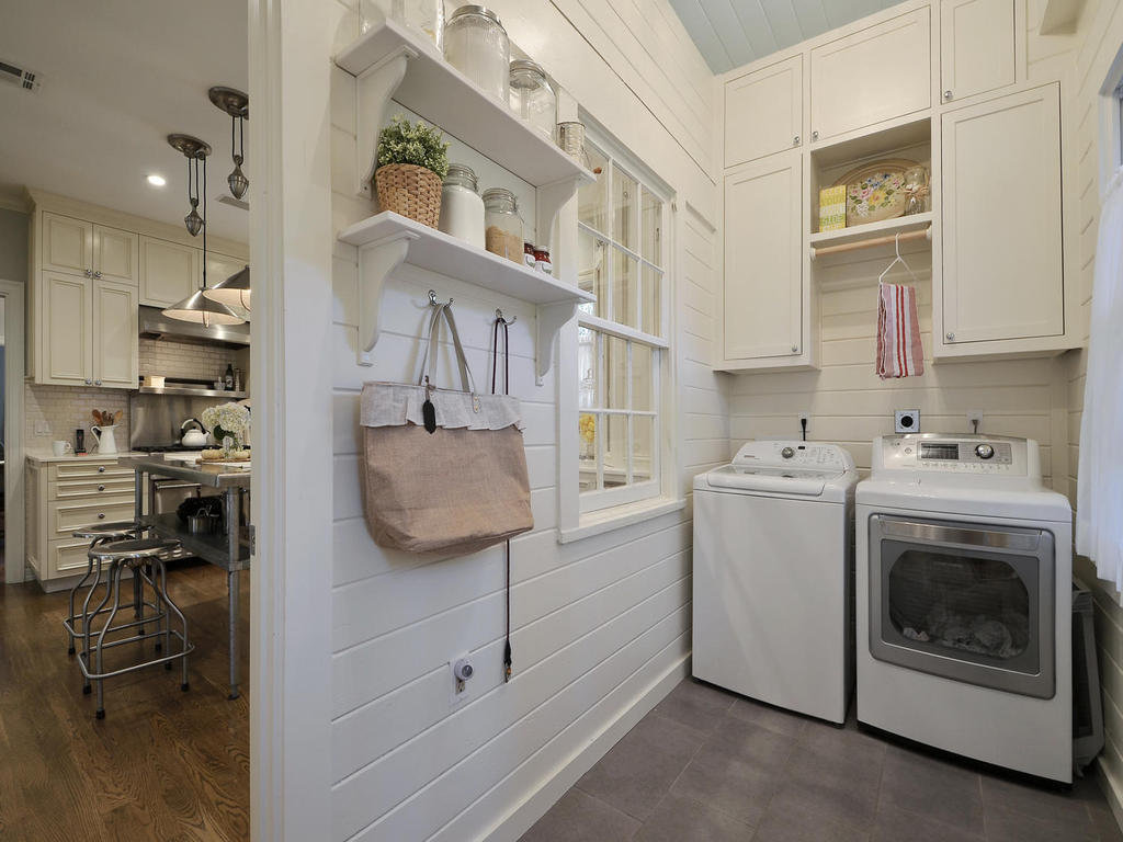 700_e_43rd_st-mls_size-032-utility_001-1024x768-72dpi