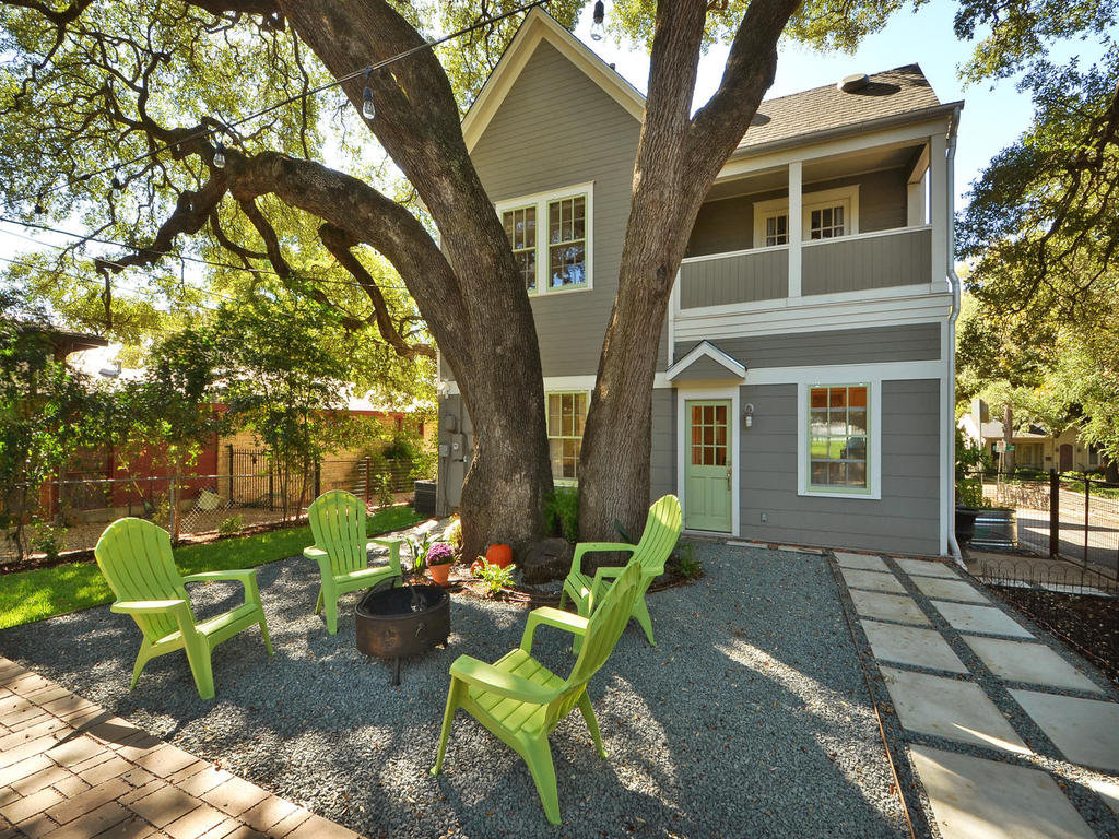 700_e_43rd_st-mls_size-033-rear_exterior_001-1024x768-72dpi