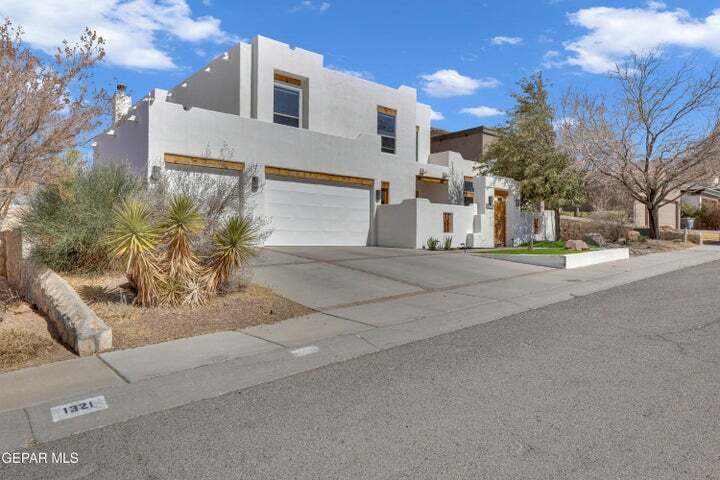 1325 Calle Lago
